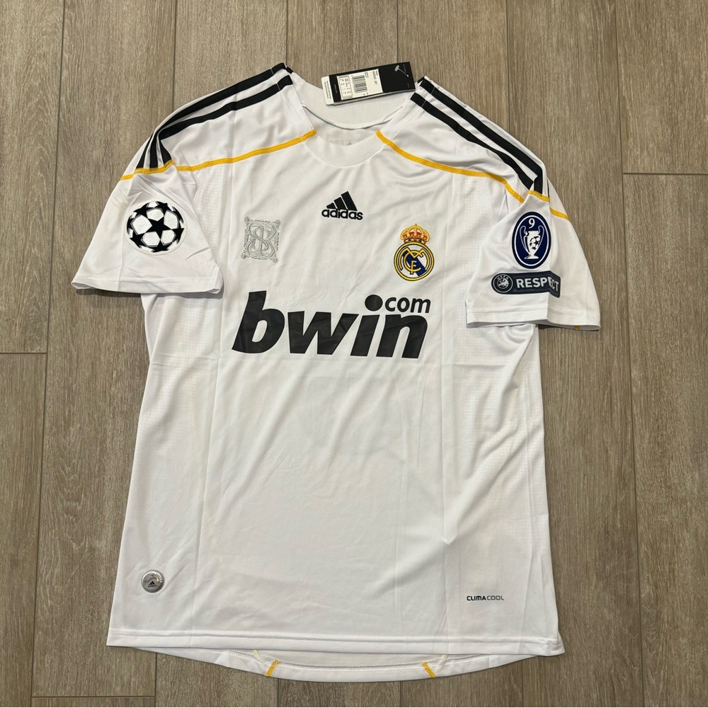 Retro Madrid 2009 Champions League Cristiano Ronaldo 9 - Picture 2 of 7